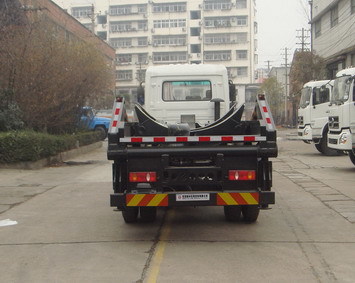 DFZ5140ZBGB型油罐車(chē) 高效安全的液體運(yùn)輸專(zhuān)家